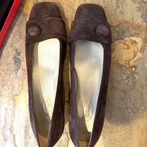 Woman's Dress Casual Slip On Shoe TALBOTS BROWN SUEDE LEATHER 9M